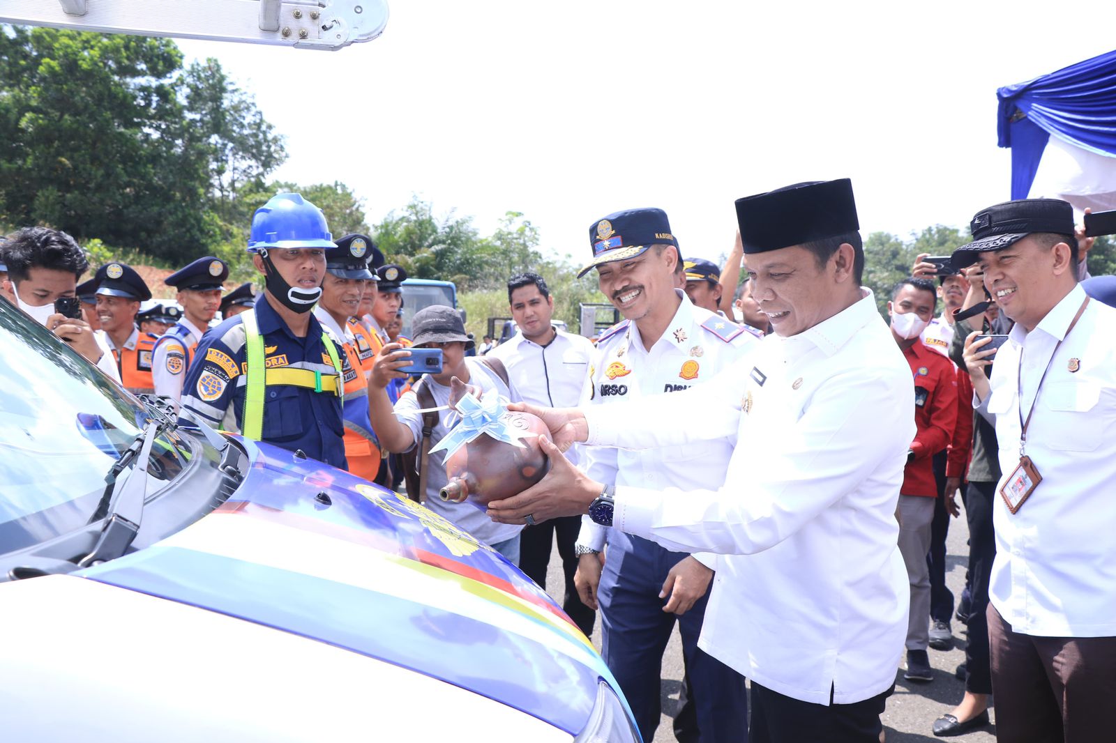 Pj Walikota Meluncurkan Mobil Layanan Cepat LPJU dan Bus TMP Gratis Bagi ASN